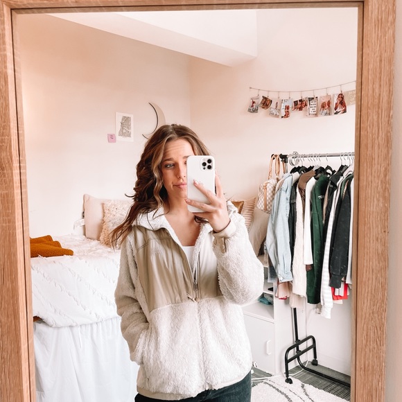 North Face Cream Zip Up Fleece!! - Picture 7 of 10